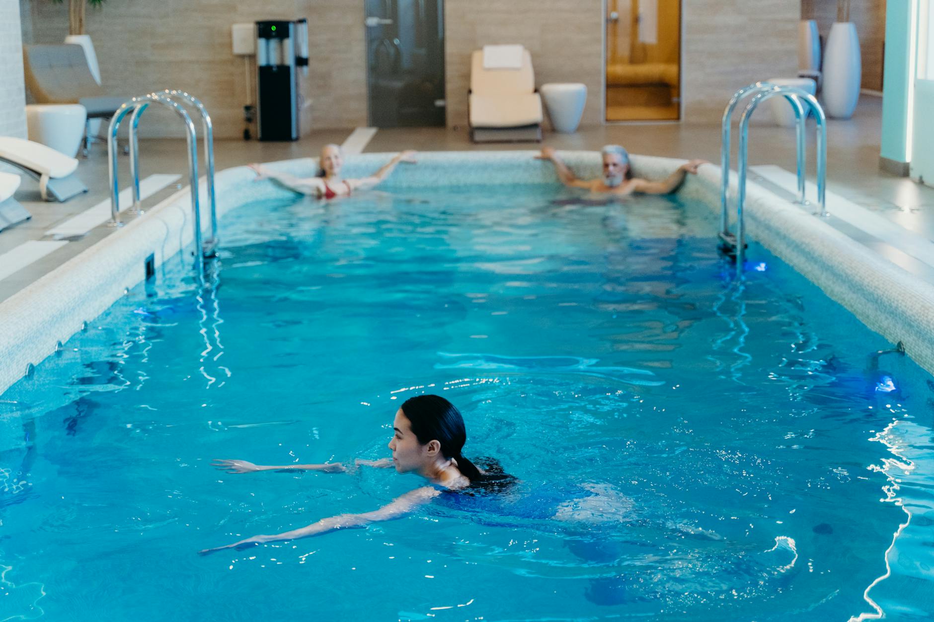 A country-house spa pool for a relaxing day in the Cotswolds