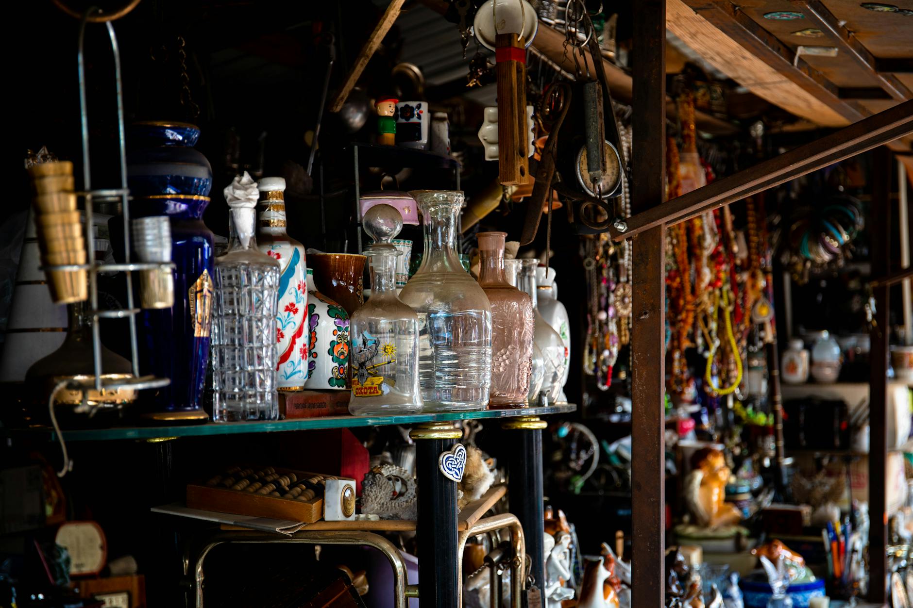 Vintage glassware and decorative collectables at a Cotswolds antiques shop