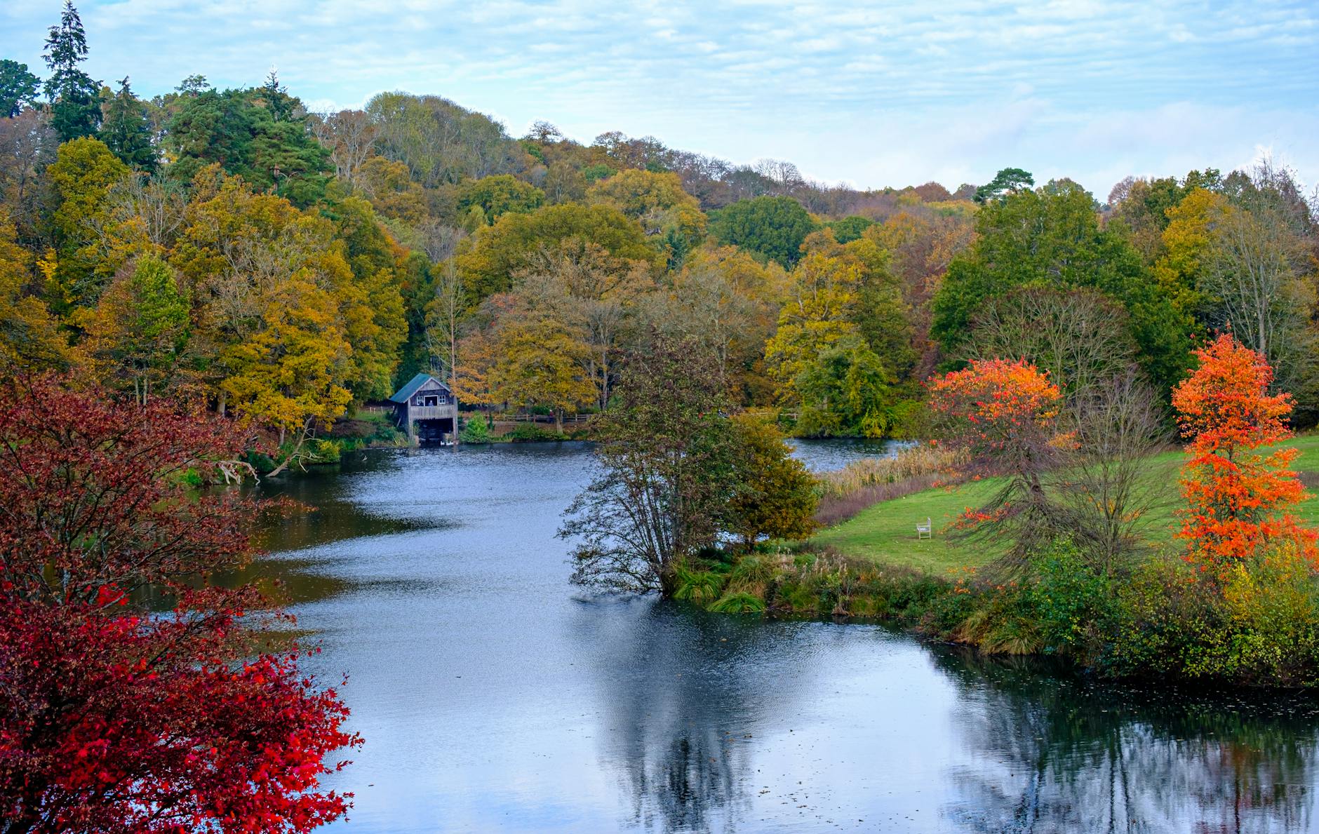Autumn colour and a tranquil lake at a north Cotswolds arboretum